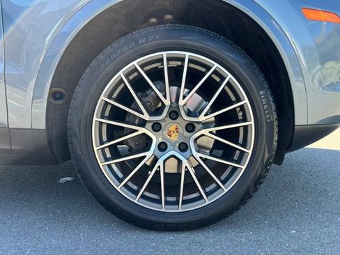 Used 2020 Porsche Cayenne AWD/4WD image 4