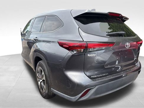 Used 2020 Toyota Highlander XLE FWD image 15