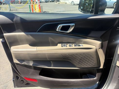 Used 2026 Kia Carnival FWD image 18