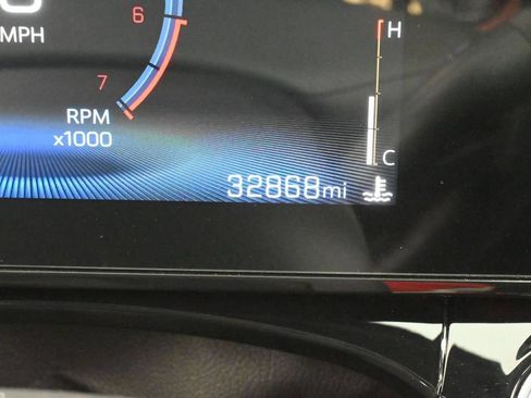 Used 2025 Chevrolet Trax RS FWD image 25