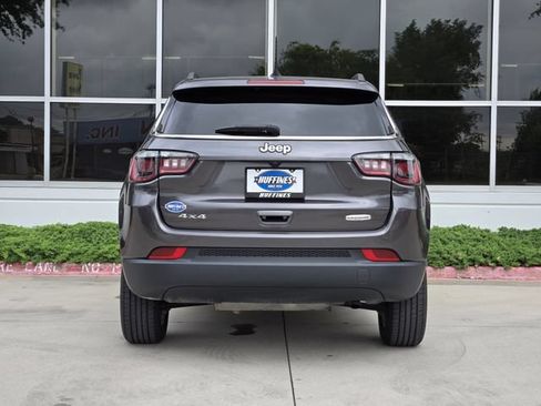 Certified 2022 Jeep Compass Latitude w/ Sun and Sound Group AWD/4WD image 6