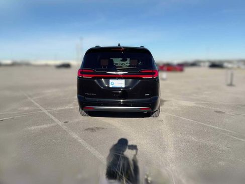 New 2026 Chrysler Pacifica Pinnacle image 10