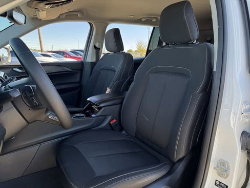 Used 2023 Jeep Grand Cherokee L Laredo image 26