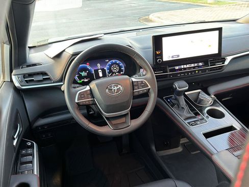 Certified 2025 Toyota Sienna XSE FWD image 16