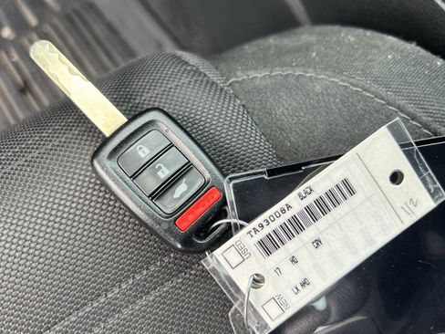 Used 2017 Honda CR-V LX image 38