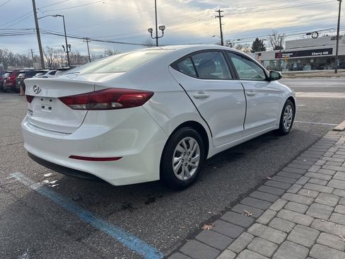 Used 2018 Hyundai Elantra SE image 5