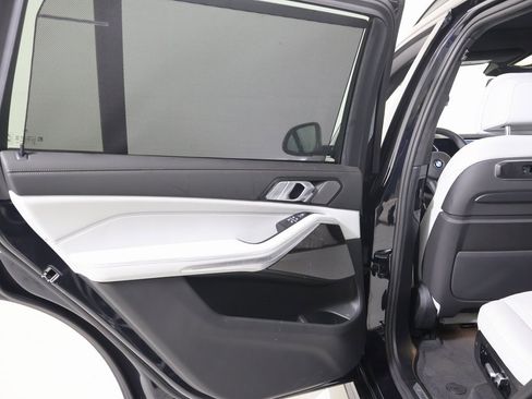 Used 2026 BMW X7 xDrive40i w/ M Sport Package image 25