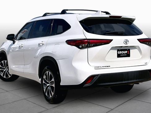 Used 2021 Toyota Highlander XLE FWD image 12