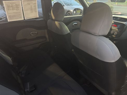 Used 2014 Kia Soul + FWD image 12