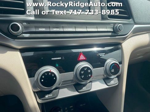Used 2019 Hyundai Elantra SE image 13