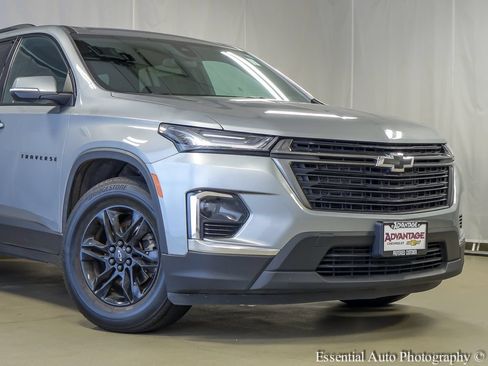Used 2023 Chevrolet Traverse LT FWD image 3