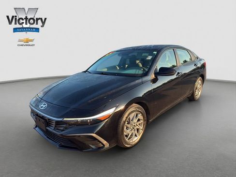 Used 2024 Hyundai Elantra SEL FWD image 3