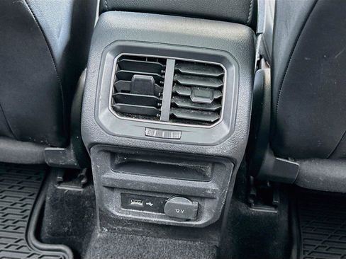 Used 2018 Volkswagen Tiguan SEL FWD image 21