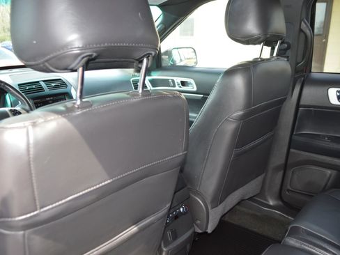 Used 2015 Ford Explorer XLT w/ Equipment Group 202B image 17
