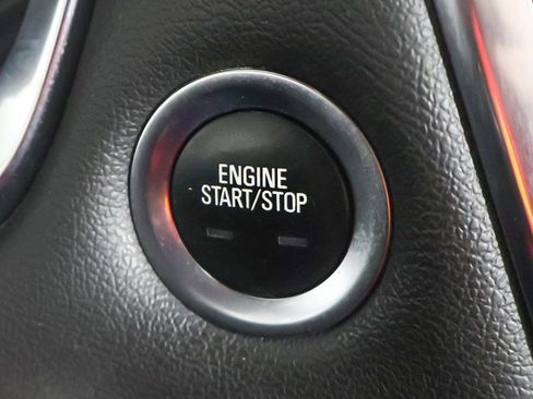 Used 2023 Chevrolet Traverse LT w/ Rear Camera Mirror Package image 38