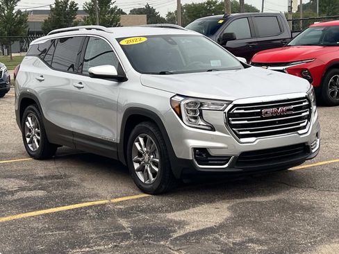 Used 2022 GMC Terrain SLT w/ Tech Package FWD image 7
