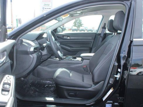 Used 2025 Nissan Altima 2.5 SV image 8