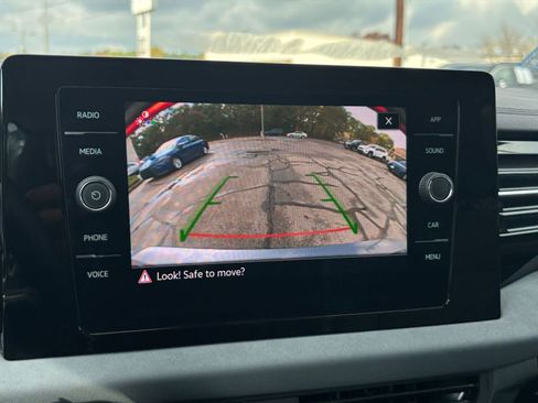 Used 2025 Volkswagen Jetta SE image 18