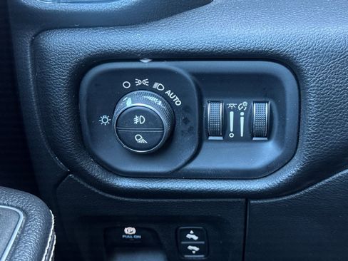 Used 2024 RAM 1500 Laramie image 37