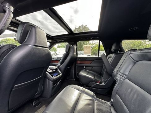 Certified 2023 Lincoln Navigator Reserve AWD/4WD image 18