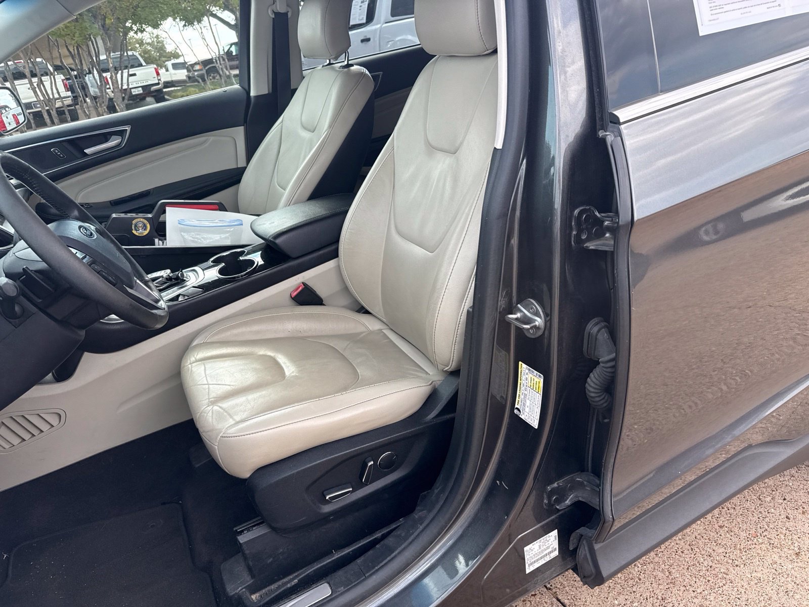 Used 2017 Ford Edge Titanium w/ Technology Package FWD image 11