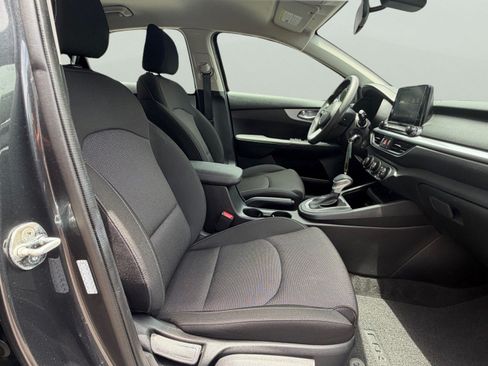 Used 2024 Kia Forte LXS w/ LXS Technology Package FWD image 17