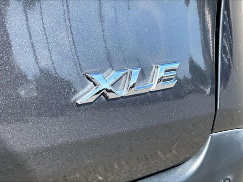 Certified 2025 Toyota Sienna XLE FWD image 9