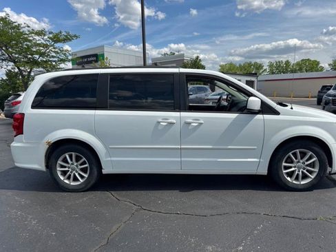 Used 2014 Dodge Grand Caravan SXT FWD image 4