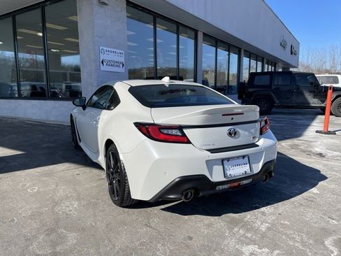 Used 2025 Toyota GR86 Premium w/ Performance Package image 7