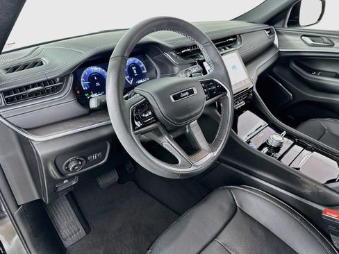 Used 2023 Jeep Grand Cherokee Overland AWD/4WD image 9