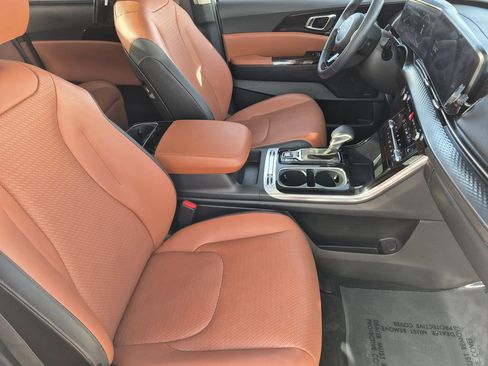 Certified 2023 Kia Carnival SX Prestige image 19