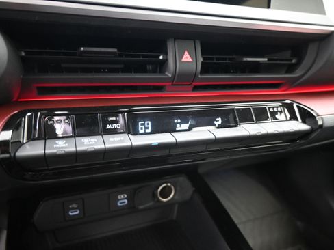 Used 2024 Toyota Prius Prime XSE image 6