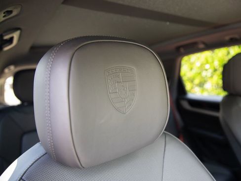 Certified 2026 Porsche Cayenne AWD/4WD image 19