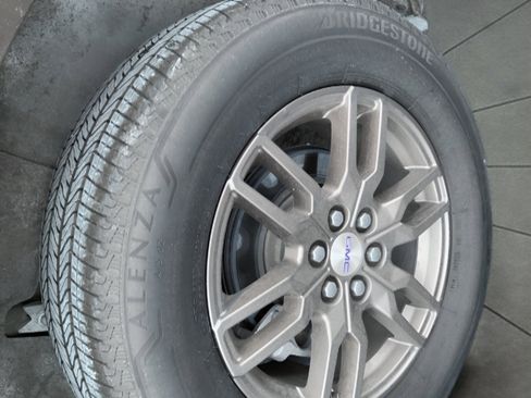 Used 2025 GMC Acadia Elevation image 22