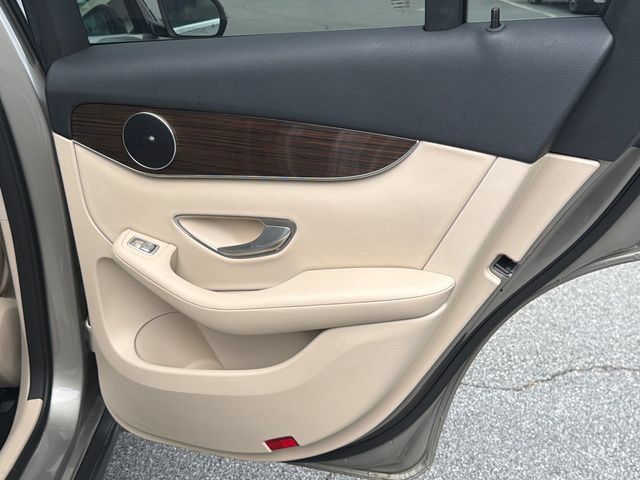 Used 2022 Mercedes-Benz GLC 300 image 18