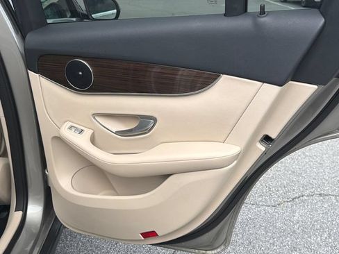 Used 2022 Mercedes-Benz GLC 300 image 18