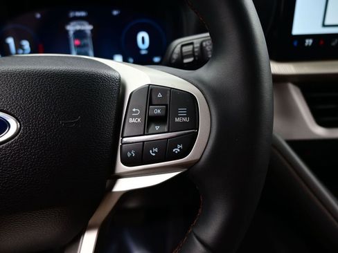 Used 2025 Ford Explorer Active w/ Active Comfort Package RWD image 20