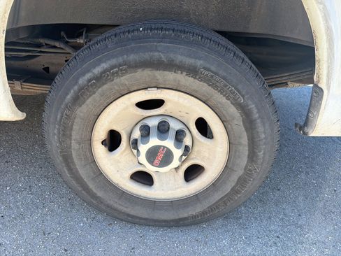 Used 2020 GMC Savana 2500 w/ Driver Convenience Package image 6