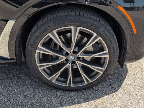 Used 2022 BMW X7 xDrive40i w/ Premium Package AWD/4WD image 32