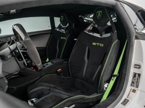 Used 2022 Lamborghini Huracan STO image 16