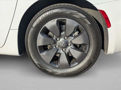 Used 2020 Chrysler Pacifica Touring-L w/ S Appearance Package image 23