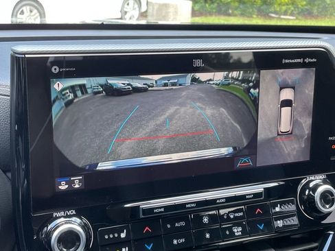 Used 2021 Toyota Highlander Platinum image 13