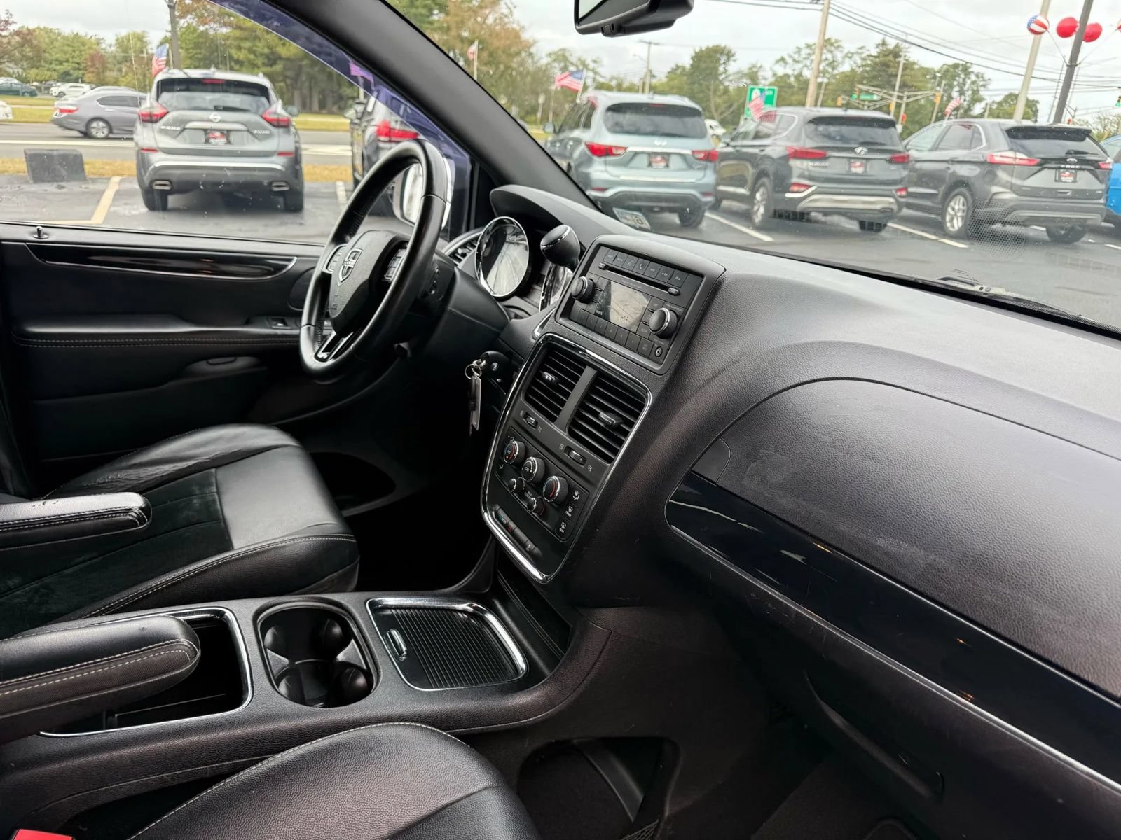 Used 2014 Dodge Grand Caravan SXT FWD image 40