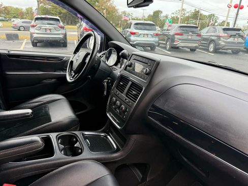 Used 2014 Dodge Grand Caravan SXT FWD image 40