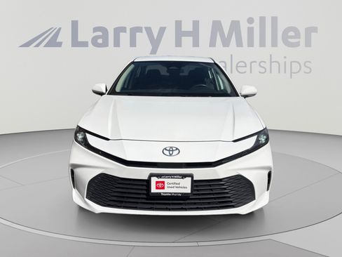 Used 2025 Toyota Camry LE FWD image 8