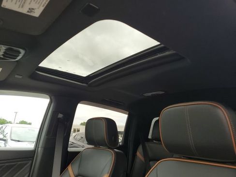 Certified 2026 GMC Canyon AT4 w/ Technology Plus Package AWD/4WD image 9