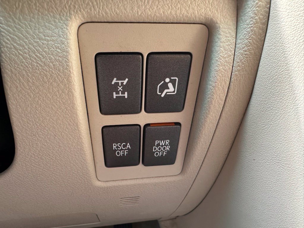 Used 2013 Lexus LX 570 4WD image 26