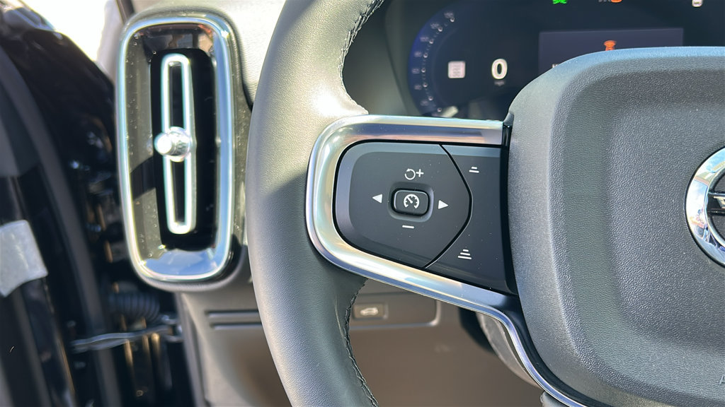 New 2026 Volvo XC40 B5 Core w/ Climate Package AWD/4WD image 13