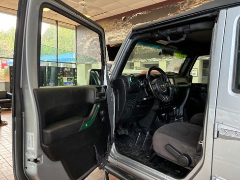 Used 2017 Jeep Wrangler Unlimited Sport w/ Connectivity Group AWD/4WD image 11
