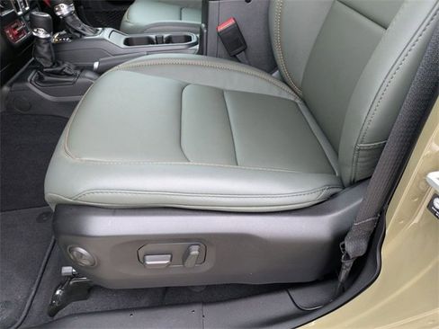 New 2025 Jeep Gladiator Mojave image 18